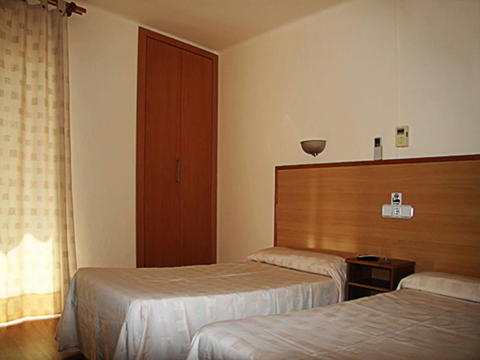 Hostal Residencia Europa Punico Ибица Экстерьер фото