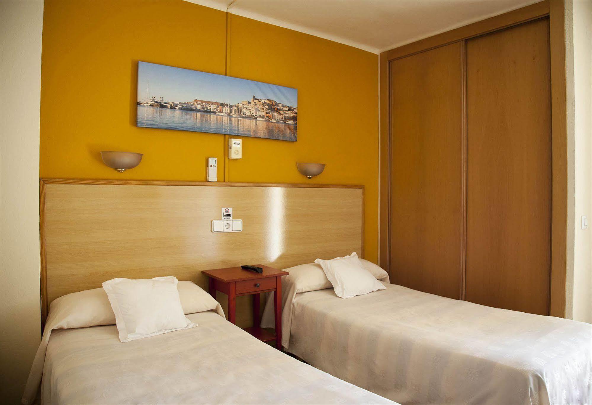 Hostal Residencia Europa Punico Ибица Экстерьер фото