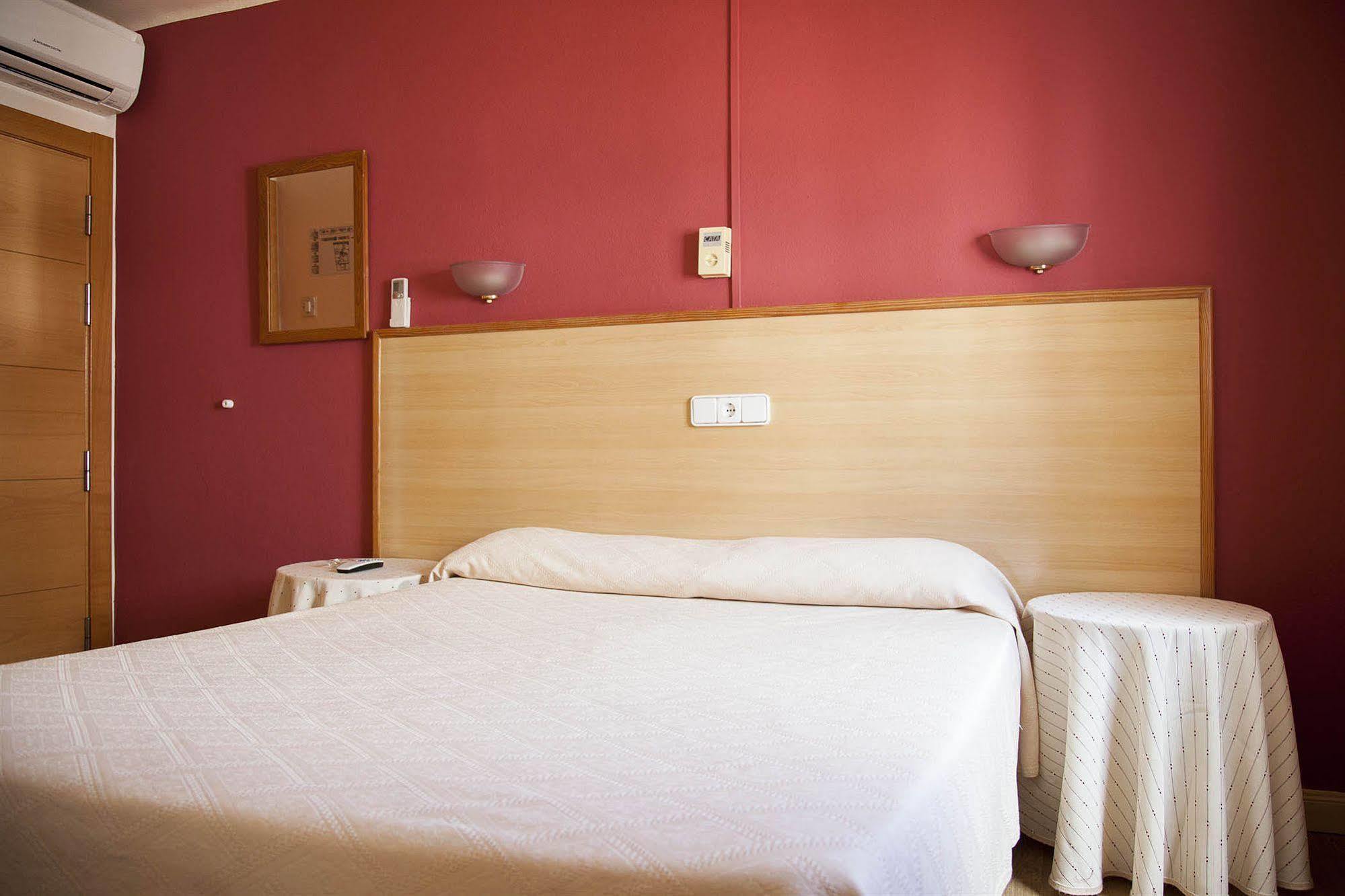 Hostal Residencia Europa Punico Ибица Экстерьер фото